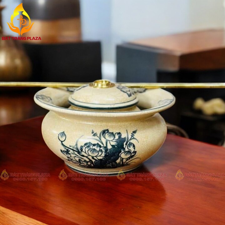 Điếu bát men rạn vẽ sen không bọc đồng mã DB1008